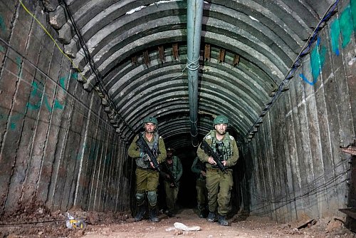 Nur wenige Tunnel führen von Rafah aus Gaza nach Ägypten, und selbst diese sind nicht mehr aktiv, gab Israels Militär bekannt. (Archivbild) - © Ariel Schalit/AP/dpa