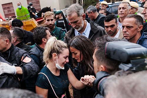 Die Königin weinte mit den Opfern. (Foto Archiv) - © Carlos Luján/EUROPA PRESS/dpa