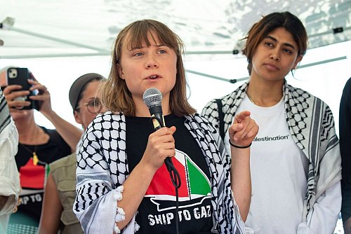 Thunberg ist eigentlich mit ihrem rigorosen Kampf für mehr Klimaschutz weltbekannt geworden. (Archivbild) - © Salvatore Cavalli/AP/dpa