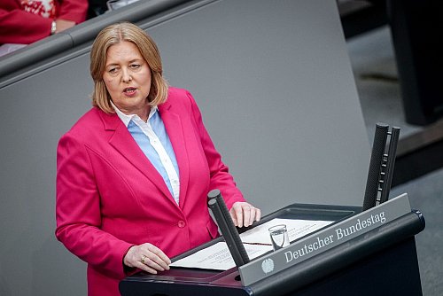 «Gute Betriebsrenten tragen zur Lebensqualität im Alter bei», sagt Bas. (Archivbild) - © Kay Nietfeld/dpa