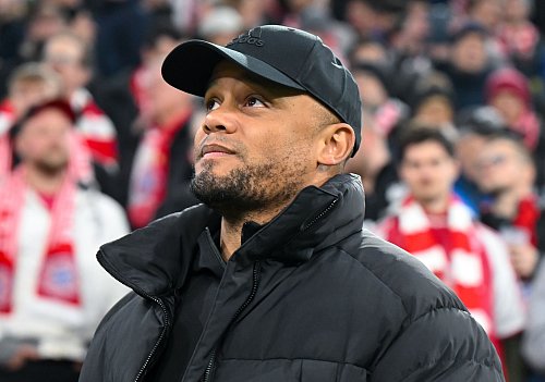 Die Mannschaft von Trainer Vincent Kompany muss in der Champions League nachsitzen. - © Sven Hoppe/dpa