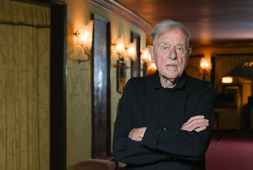 Claus Peymann ist im Alter von 88 Jahren gestorben. (Archivbild von 2022) - © Jens Kalaene/dpa