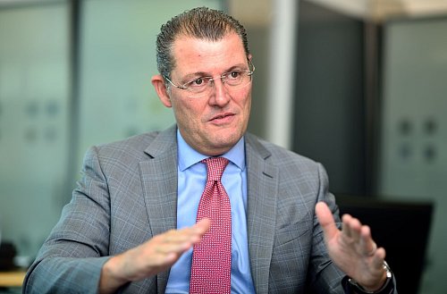 Arbeitgeberpräsident Dulger fordert die Koalition zur Korrektur ihres Rentenkurses auf. (Archivbild) - © Uwe Anspach/dpa