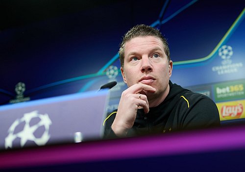 Interimscoach Tullberg fordert sein Team vor allem zum Kampf auf. - © Bernd Thissen/dpa