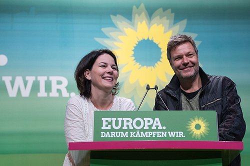 Habeck und Baerbock 2018 als Grünen-Chefs: Jahrelang dominierte das Duo die Partei. (Archivbild) - © Hendrik Schmidt/dpa-Zentralbild/ZB