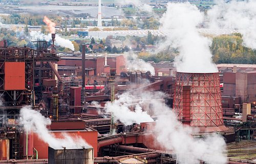 Bei einem «Stahlgipfel» im Bundeskanzleramt haben Politik und Wirtschaft über die Zukunft der deutschen Stahlindustrie gesprochen. (Archivbild) - © Julian Stratenschulte/dpa