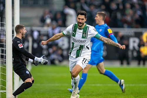 Nationalspieler Kleindienst feierte sein Tor ausgelassen. - © David Inderlied/dpa