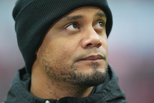 Bayern-Trainer Vincent Kompany erlebte in Mainz einen gebrauchten Tag. - © Thomas Frey/dpa