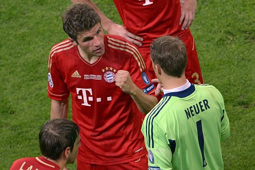 Thomas Müller (l) und Manuel Neuer hoffen auf ihr zweites Heim-Finale nach 2012. - © picture alliance / dpa