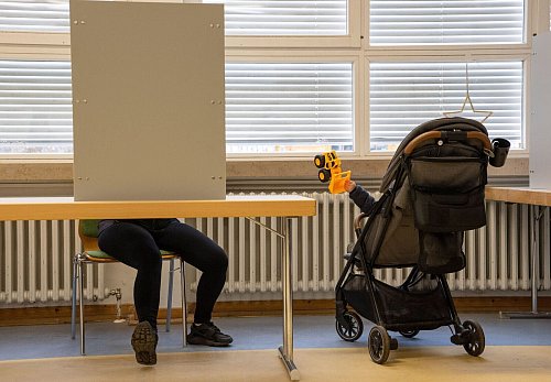 Mit ihrer Zweitstimme konnten sich die Wähler in Rheinland-Pfalz zwischen 14 Parteien entscheiden. - © Harald Tittel/dpa