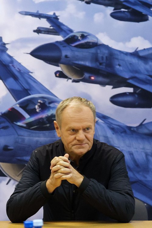 Polens Regierungschef Donald Tusk warnt die Bevölkerung vor russischen Desinformationskampagnen. - © Marian Zubrzycki/PAP/dpa