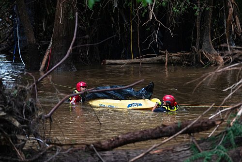 Bis alle Leichen geborgen sind, kann es laut einem Rettungshelfer Monate dauern. - © Eli Hartman/FR172217 AP/dpa