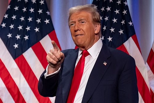 Trump belegt mehrere Länder mit Strafzöllen. (Archivbild) - © Alex Brandon/AP/dpa