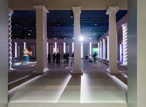 Der Autor Antonio nannte den Ehrengastland-Pavillon «hässlich, richtig hässlich. Das erinnert ja an ein Beerdigungsinstitut.» - © Andreas Arnold/dpa