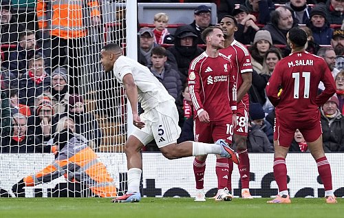 Frust bei Liverpool nach der sechsten Niederlage der Premier-League-Saison. - © Peter Byrne/PA Wire/dpa