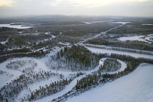 Wer viel in winterlichen Regionen unterwegs ist, sollte in gute Winterreifen investieren. - © ADAC/Marc Wittowski/dpa-tmn