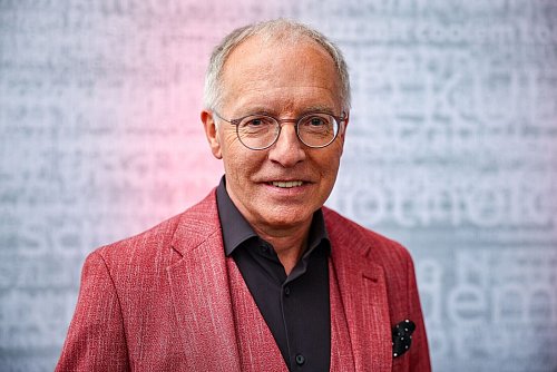 Der Politik-Professor Karl-Rudolf Korte wird für seine Verdienste um das Land Nordrhein-Westfalen geehrt (Foto-Archiv). - © Jan Woitas/dpa