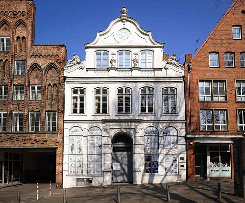 Im Buddenbrookhaus lebten Thomas Manns Großeltern - © Christian Charisius/dpa