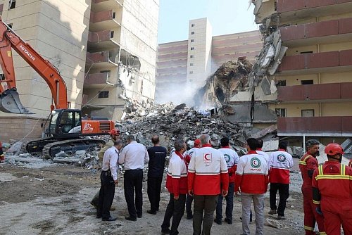 Zuvor hatte das israelische Militär mehr als 100 Ziele im Iran angegriffen. - © Uncredited/Iranian Red Crescent Society/AP/dpa