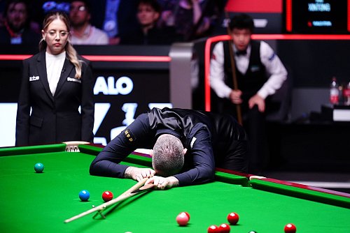 Verlierer Mark Williams unterliefen im Finale zu viele Fehler. - © Mike Egerton/PA Wire/dpa
