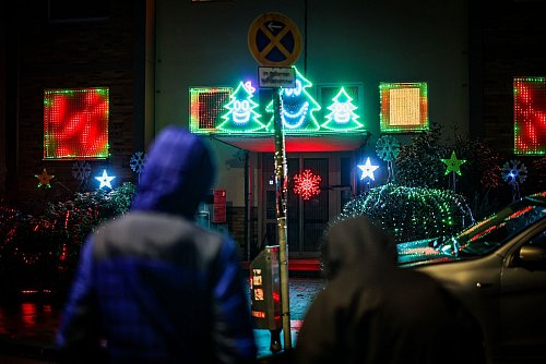 Manch Passant staunt nicht schlecht, wenn er an dem Haus vorbeigeht. - © Christoph Reichwein/dpa