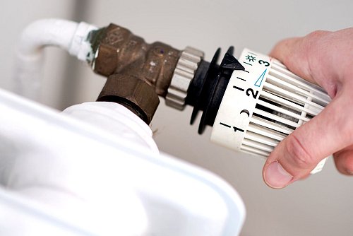 Verbraucher spüren höhere Gaspreise beim Heizen (Archivbild) - © Hauke-Christian Dittrich/Deutsche Presse-Agentur GmbH/dpa