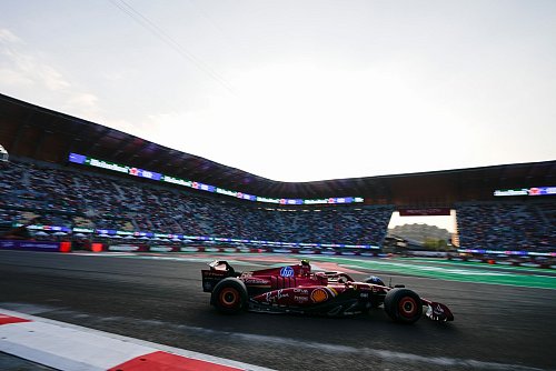 Carlos Sainz war im 2. Freien Training nicht - © Moises Castillo/AP/dpa
