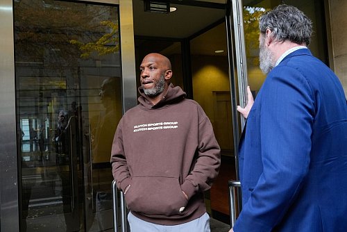 NBA-Trainer Chauncey Billups wurde im Zuge von Vorwürfen wegen illegalen Pokerns festgenommen. - © Jenny Kane/AP/dpa