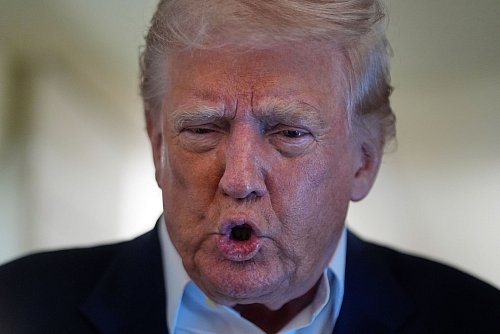Trump sieht Hollywood und auch die nationale Sicherheit bedroht. - © Manuel Balce Ceneta/AP/dpa