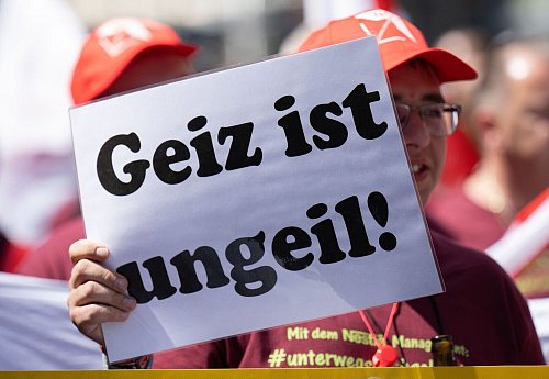 Gewinn vor Jobs? - Nestlé-Beschäftigte begehren auf. - © Boris Roessler/dpa