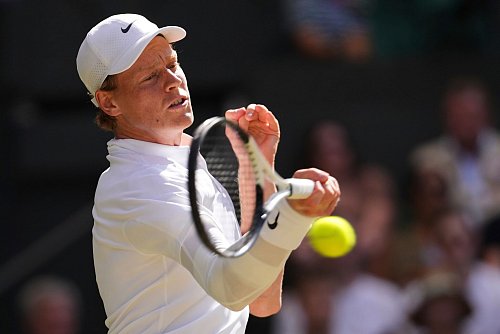 Jannik Sinner triumphiert in Wimbledon. - © Kirsty Wigglesworth/AP/dpa