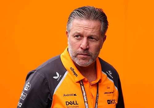 Auch beim McLaren-Boss Zak Brown werden die Sorgenfalten größer. - © Bradley Collyer/PA Wire/dpa