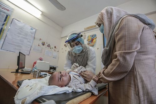UNRWA betreibt zahlreiche Kliniken für palästinensische Flüchtlinge. (Archivbild) - © Mohammed Talatene/dpa
