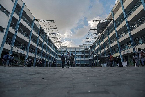 UNRWA betreibt hunderte Schulen, von denen viele im Gazakrieg als Notunterkünfte genutzt und teilweise zerstört wurden. (Archivbild) - © Mohammed Talatene/dpa