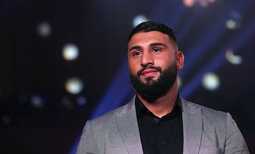 Wird ganz genau beim Kampf zusehen: Deutschlands Box-Hoffnung Agit Kabayel - © Ronny Hartmann/dpa-Zentralbild/dpa