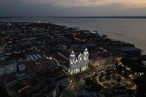 Direkt am Amazonas-Regenwald gelegen: Belém - © Eraldo Peres/AP/dpa
