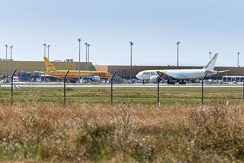 Mutmaßlich russische Sabotagepläne mit Brand- und Sprengsätzen in Paketen haben Sorge um den Schutz kritischer Infrastruktur ausgelöst (Foto-Archiv). - © Heiko Rebsch/dpa