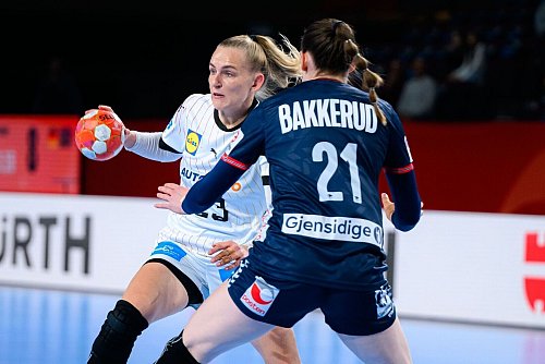 Sieht die DHB-Auswahl gegen Slowenien in der Sieg-Pflicht: Annika Lott. - © Marco Wolf/wolf-sportfoto/dpa