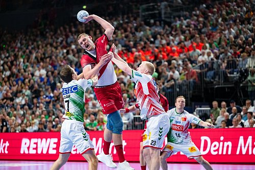 Dainis Kristopans springt immer höher als seine Gegner. - © Marius Becker/dpa