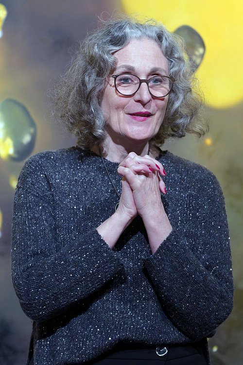 Die Malerin Karin Kneffel freut sich über die höchste Auszeichnung der katholischen Kirche auf dem Kultursektor. - © Henning Kaiser/dpa