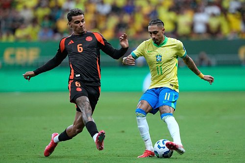 Brasilien ging bereits nach kurzer Zeit in Führung. - © Eraldo Peres/AP/dpa