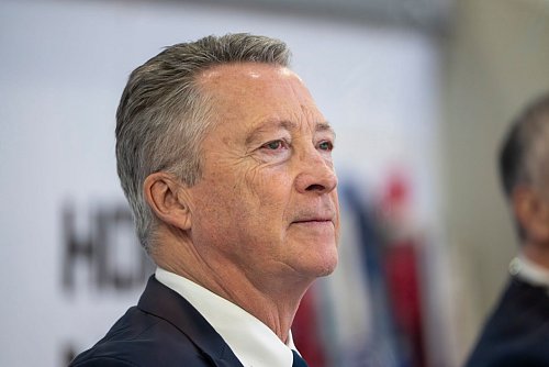 Bundestrainer Kreis sah einen engagierten Auftritt seines Teams, aber auch eine Verletzung vom Stürmer Kahun - © Peter Kneffel/dpa