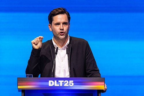 JU-Chef Johannes Winkel will in der Rentenfrage hart bleiben. (Archivbild) - © Philipp von Ditfurth/dpa