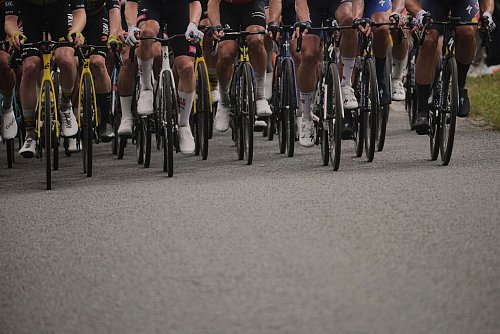 Radsport war seine Passion: Der erst 19-jährige Samuele Privitera stirbt nach einem Sturz. - © Thibault Camus/AP/dpa