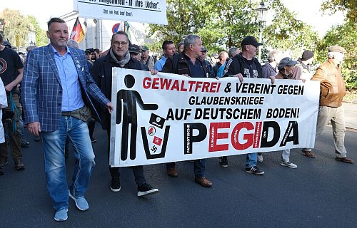 2014 wurde in Dresden das rassistische Bündnis «Patriotische Europäer gegen die Islamisierung des Abendlandes» (Pegida) gegründet. Vor einigen Tagen fand die voraussichtlich letzte Kundgebung der Vereinigung statt. (Archivfoto) - © Sebastian Willnow/dpa