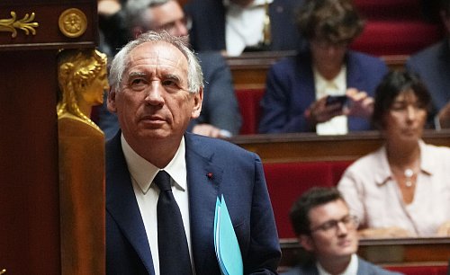 Bayrou war erst vor knapp neun Monaten von Präsident Macron ernannt worden. - © Christophe Ena/AP/dpa