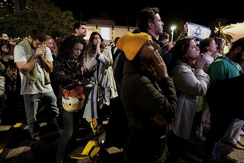 Insgesamt sollen in einer ersten Phase 33 israelische Geiseln gegen 1.904 palästinensische Häftlinge ausgetauscht werden. - © Oded Balilty/AP/dpa