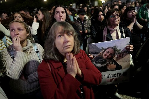 Drei erste israelische Geiseln wurden freigelassen. - © Oded Balilty/AP/dpa