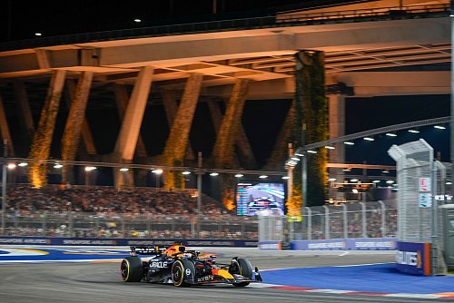 Max Verstappen betreibt Schadensbegrenzung. - © Vincent Thian/AP/dpa