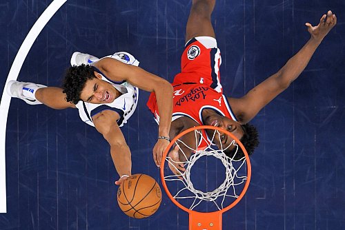 Die Clippers gewannen deutlich gegen die Mavs. - © Mark J. Terrill/AP/dpa